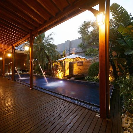 Lanshy Motel Taichung Bagian luar foto
