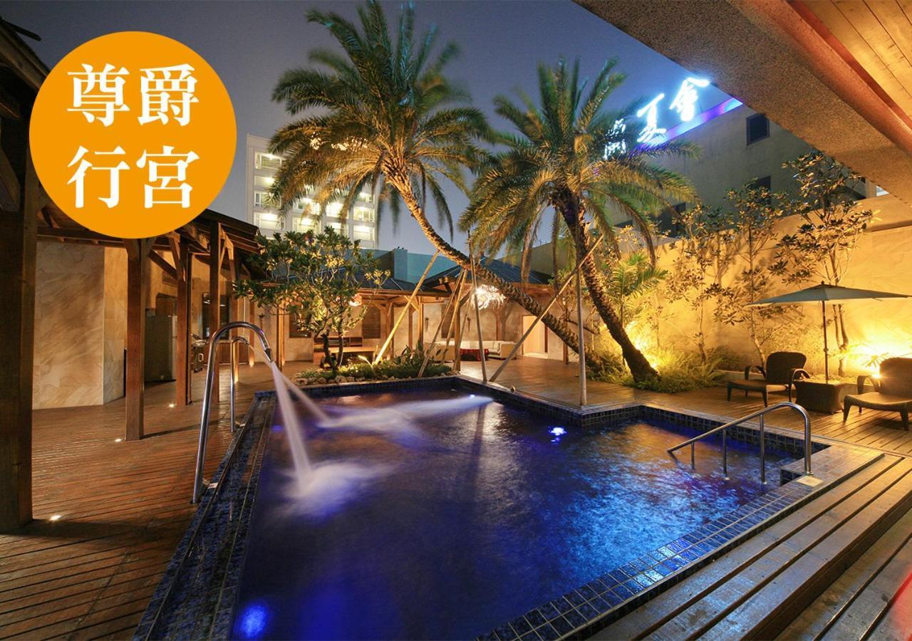 Lanshy Motel Taichung Bagian luar foto