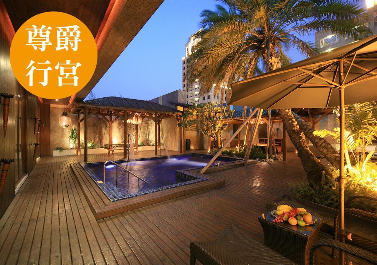 Lanshy Motel Taichung Bagian luar foto