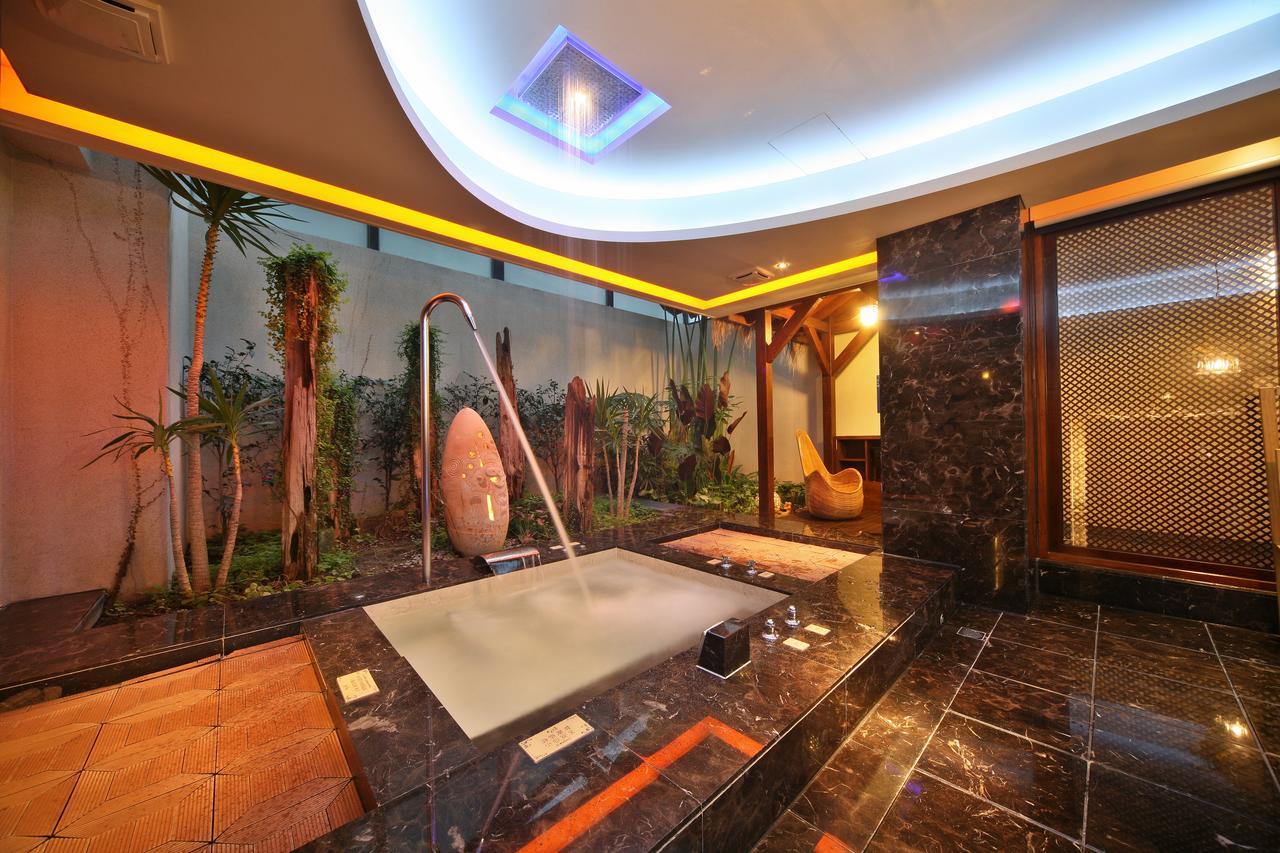 Lanshy Motel Taichung Bagian luar foto