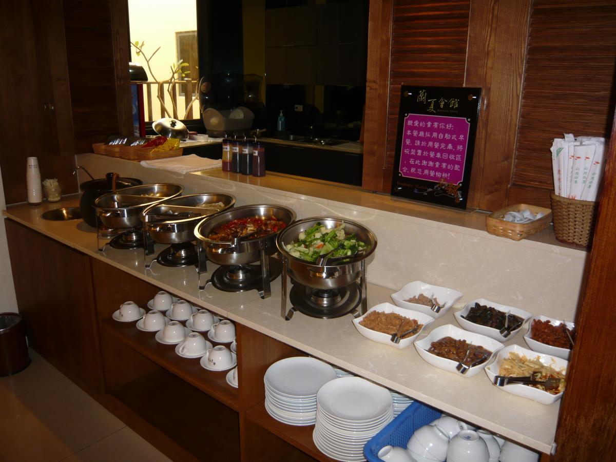 Lanshy Motel Taichung Bagian luar foto