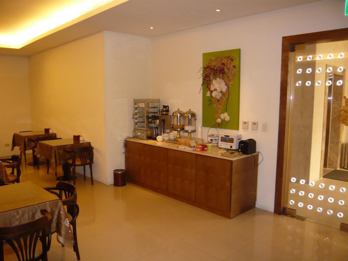Lanshy Motel Taichung Bagian luar foto