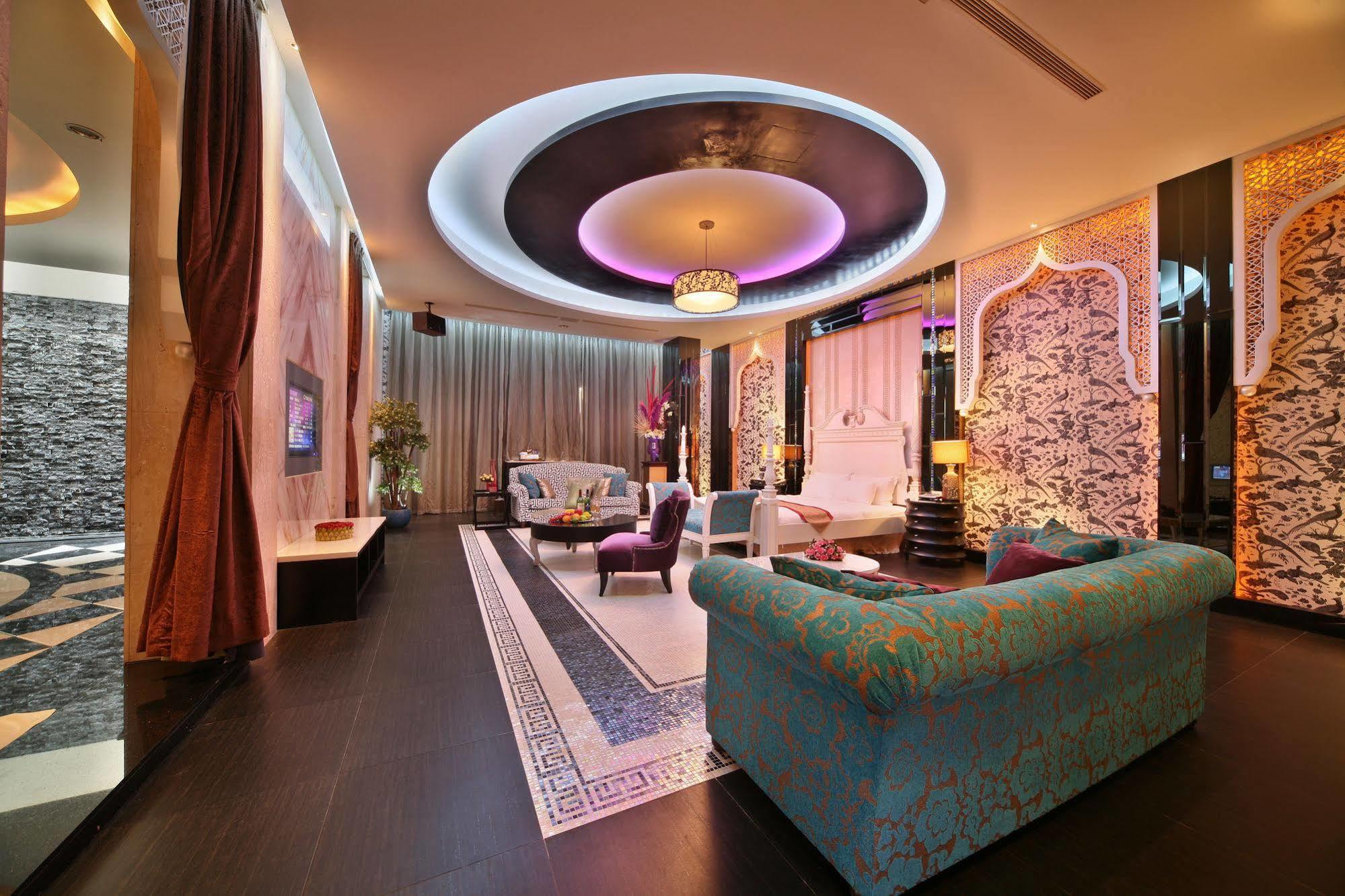 Lanshy Motel Taichung Bagian luar foto