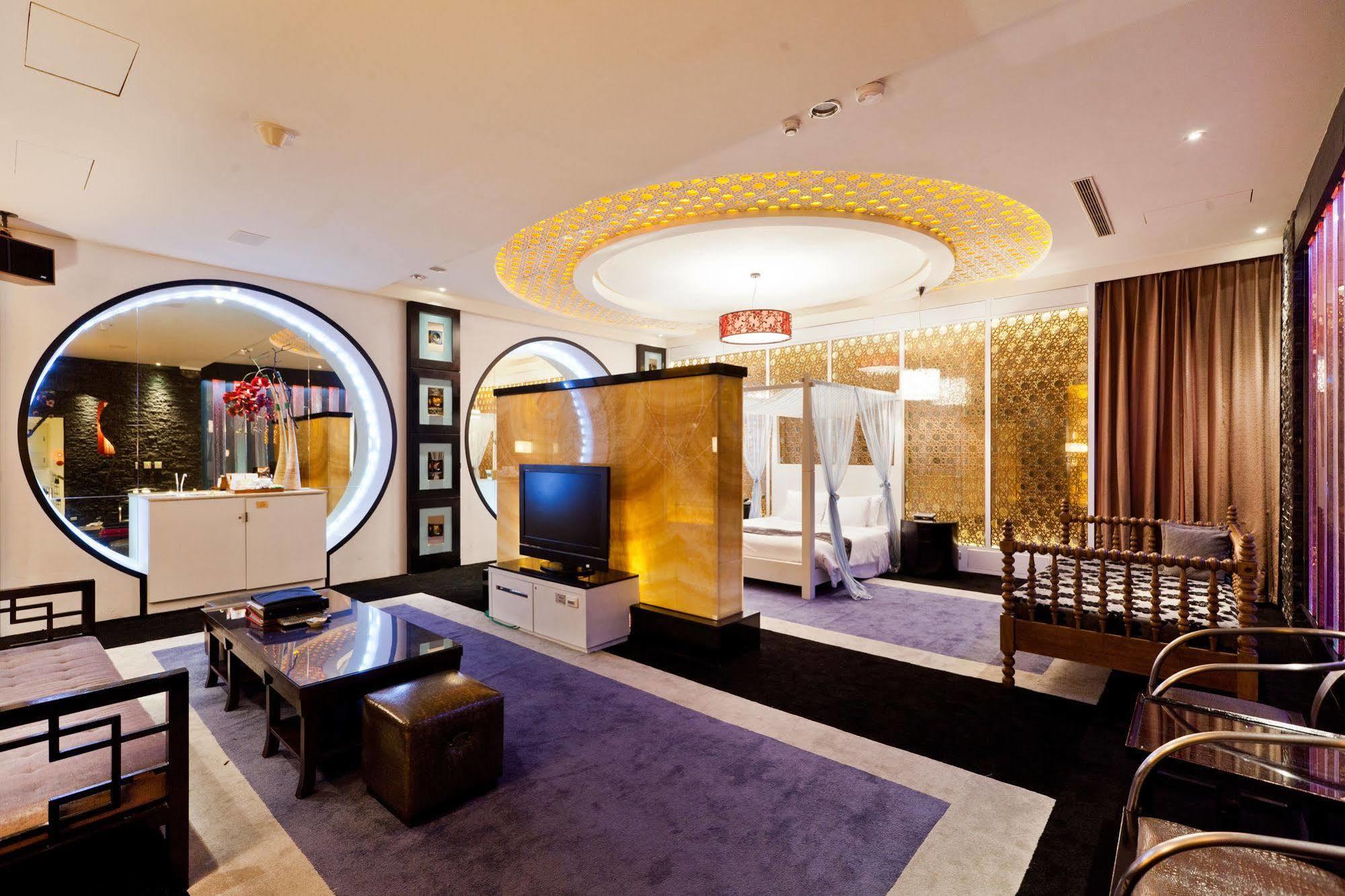 Lanshy Motel Taichung Bagian luar foto
