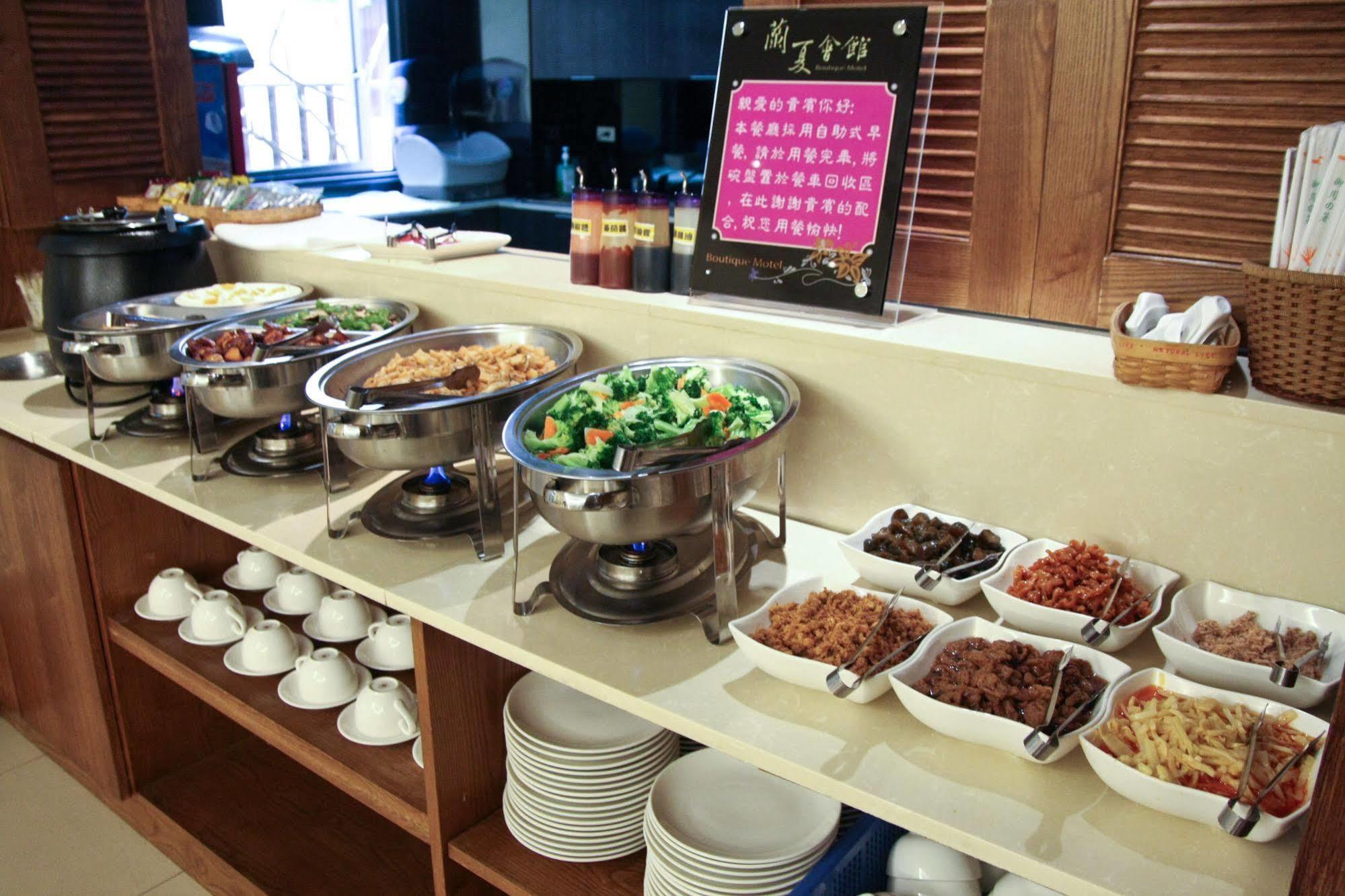 Lanshy Motel Taichung Bagian luar foto