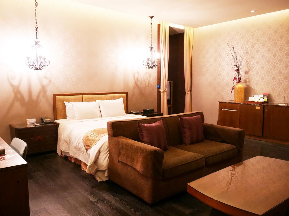 Lanshy Motel Taichung Bagian luar foto