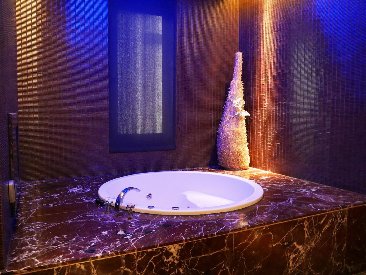 Lanshy Motel Taichung Bagian luar foto