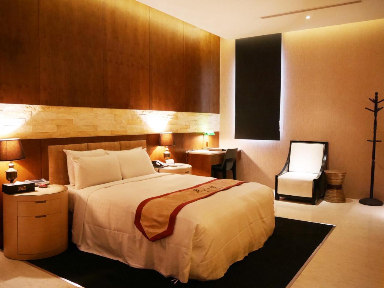 Lanshy Motel Taichung Bagian luar foto