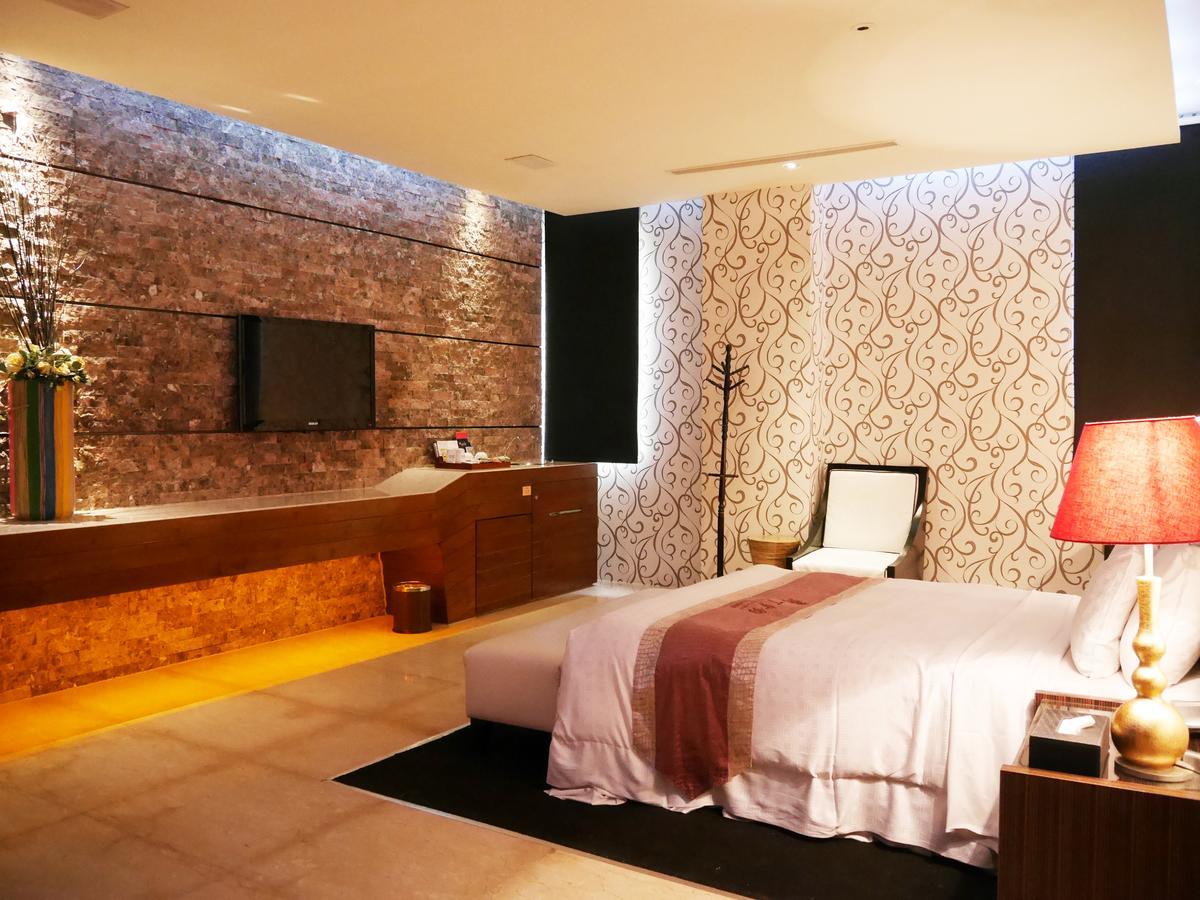 Lanshy Motel Taichung Bagian luar foto