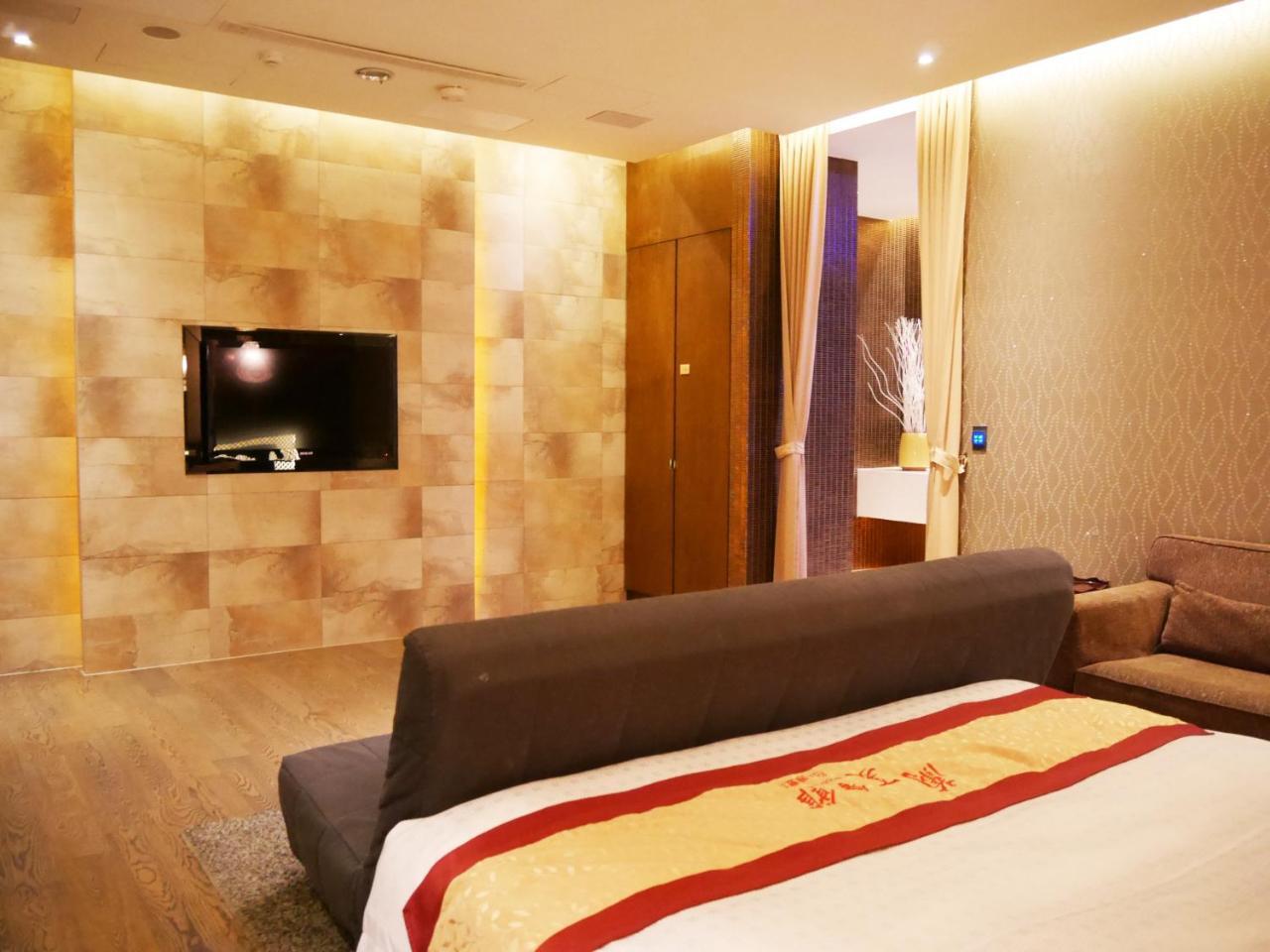 Lanshy Motel Taichung Bagian luar foto
