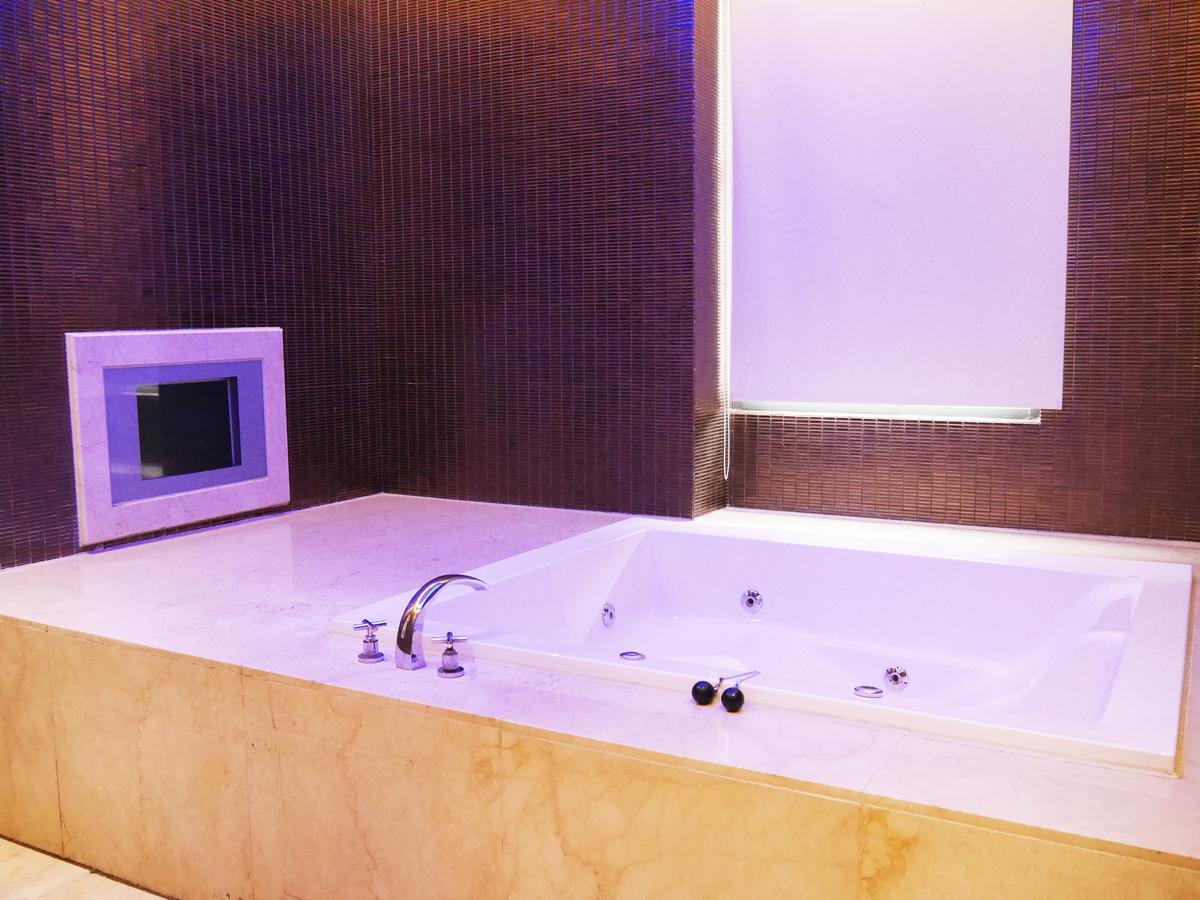 Lanshy Motel Taichung Bagian luar foto